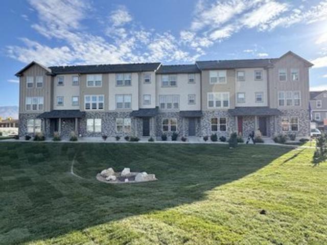 Townhouse for sale in Camelot, Layton
