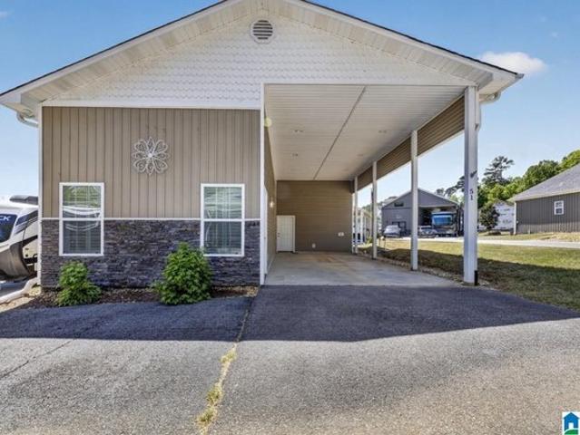 Townhouse for sale in Guntersville, Alabama