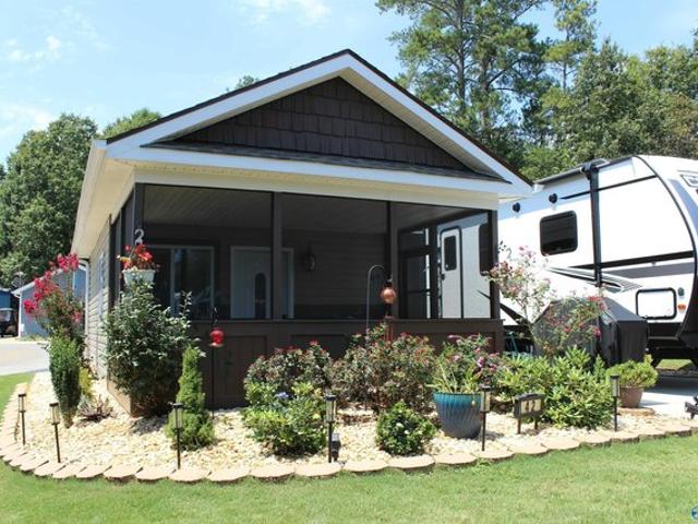 House for sale in Guntersville, Alabama