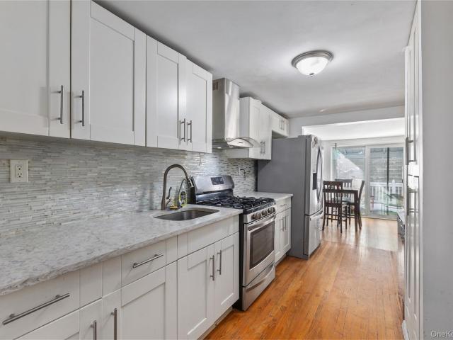 House for sale in The Bronx, Arverne