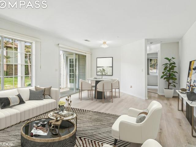 Townhouse for sale in Arlington Heights