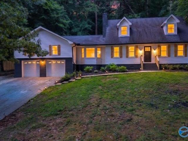 House for sale in Guntersville, Alabama