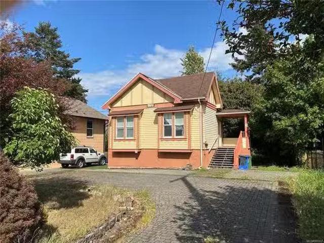 House for sale in Oak Bay, British Columbia