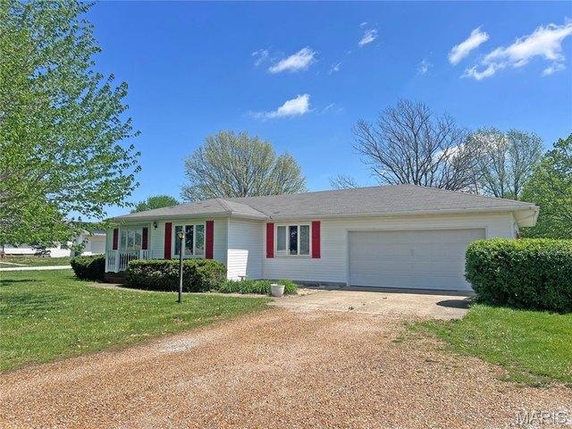 House for sale in Litchfield, Illinois