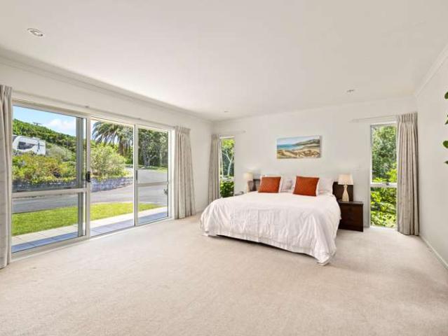 House for sale in Leigh