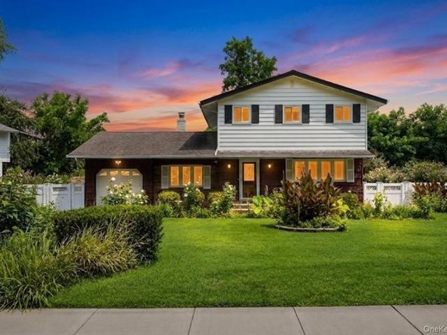 House for sale in Smithtown, New York