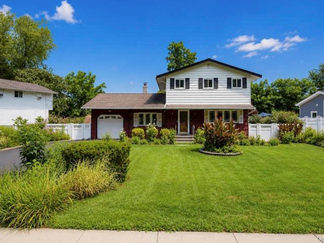 House for sale in Smithtown, New York