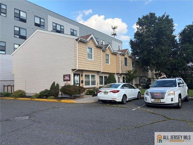 Townhouse for sale in Carteret, New Jersey