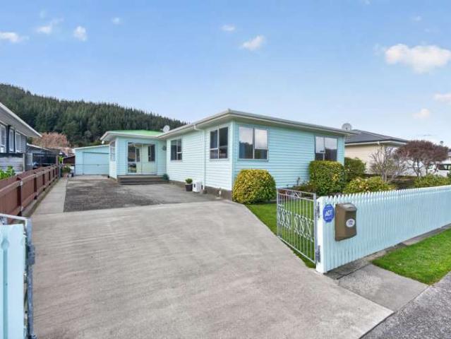 House for sale in Days Bay, Wellington