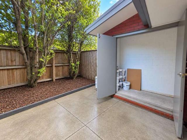 Townhouse for rent in Edgeware, Canterbury