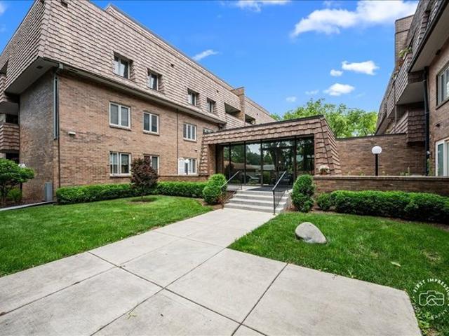Condo for sale in Aurora, Illinois