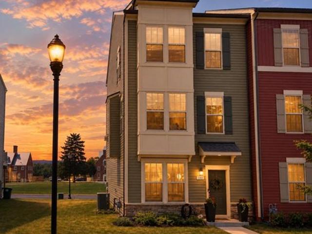 Townhouse for sale in Fredericktowne Village, Frederick
