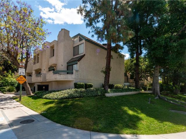 Townhouse for sale in Glendale, California