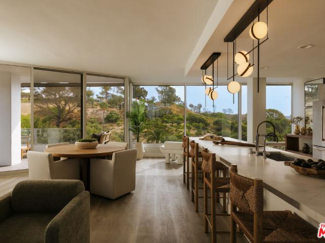 Condo for sale in Canoga Park, California