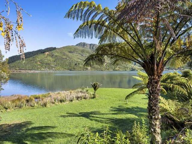 Land for sale in Marlborough