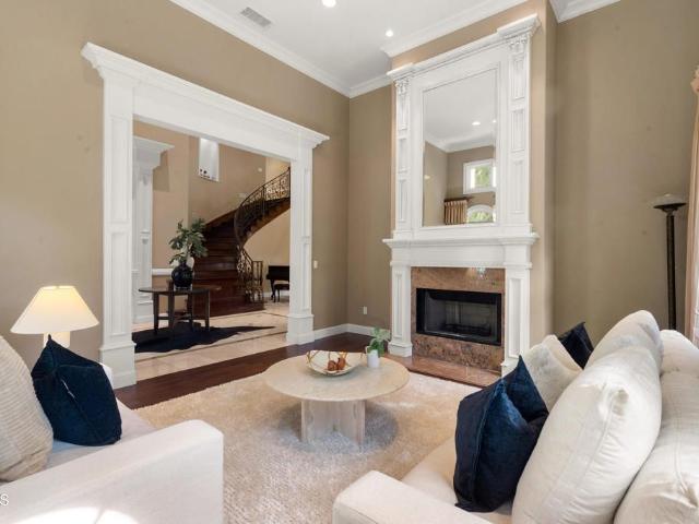 House for sale in La Canada Flintridge, California