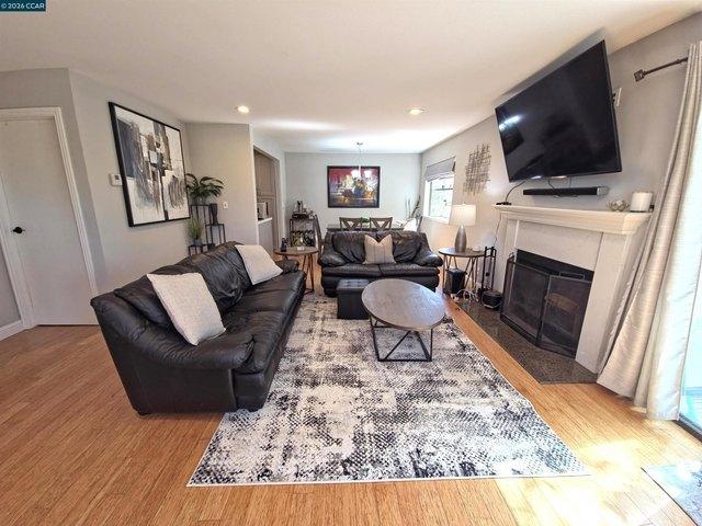 Townhouse for sale in Pinole, California