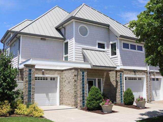 Townhouse for sale in East Moline, Illinois