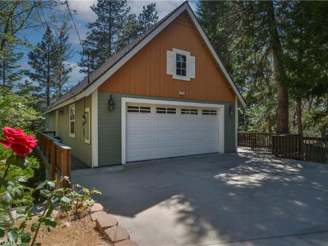 House for sale in Blue Jay, California