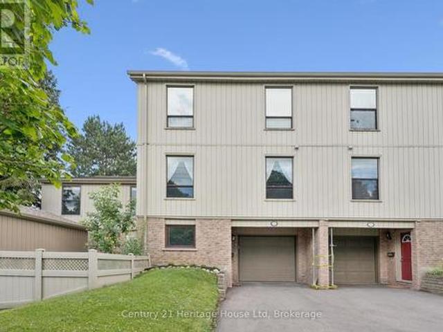 Townhouse for sale in Guelph, Ontario