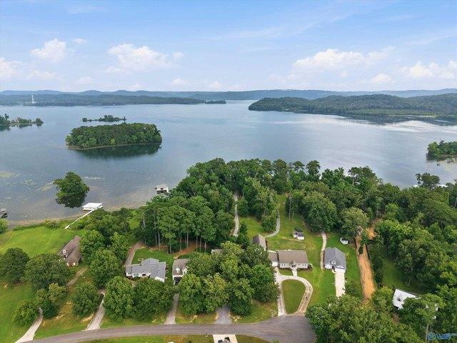 House for sale in Guntersville, Alabama