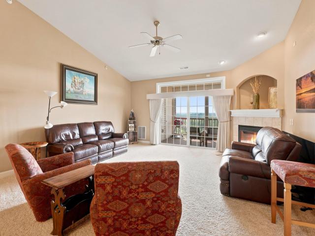 Condo for sale in Oconomowoc, Waukesha County