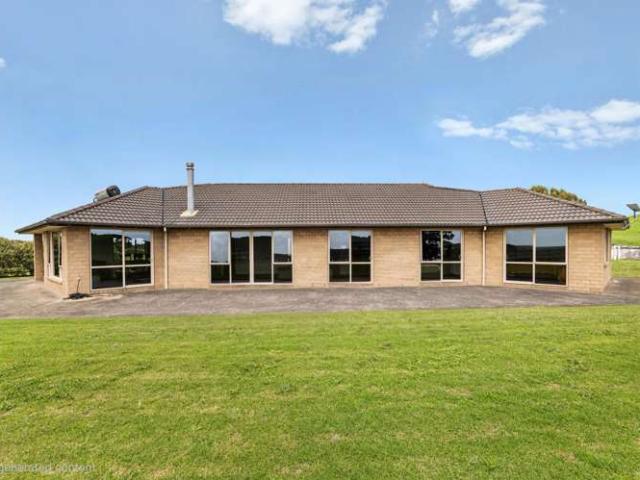 Property for sale in Waimauku
