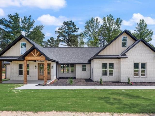 House for sale in Lindale, Smith County