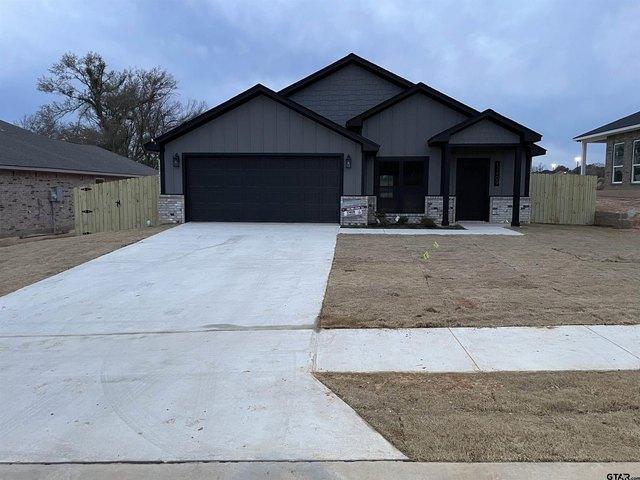 House for sale in Lindale, Smith County