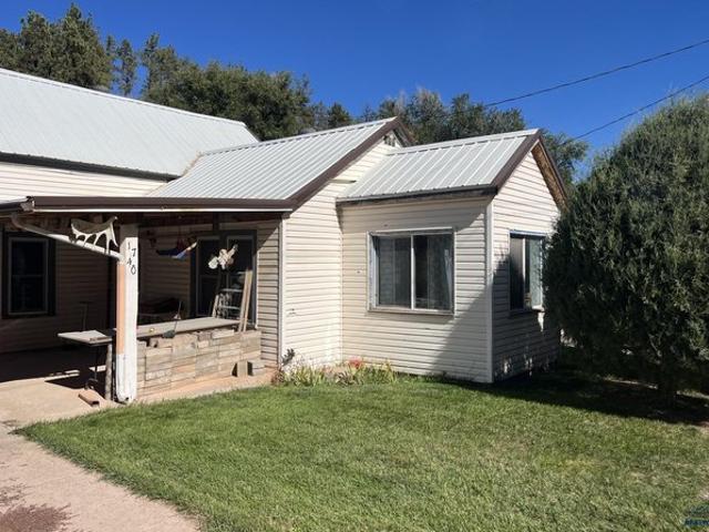 House for sale in Hot Springs, Fall River County