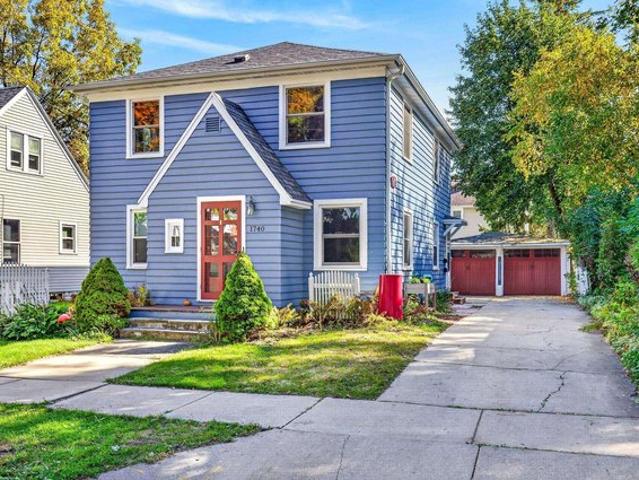 House for sale in Historic Central, Appleton