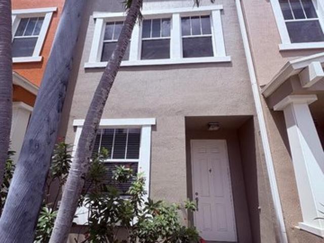 Townhouse for sale in West Palm Beach, Florida