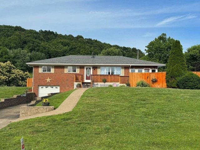 House for sale in Ravenswood, West Virginia