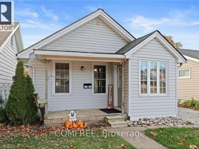 House for sale in Ford City, Windsor