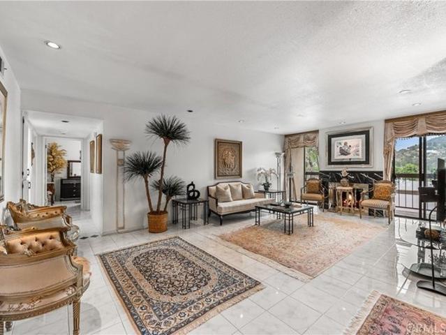 Condo for sale in Glendale, California