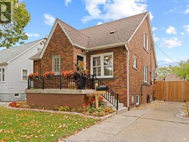 House for sale in Ford City, Windsor