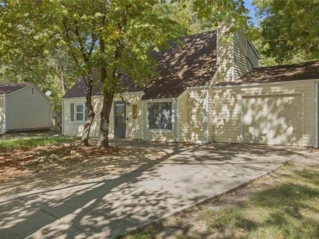 House for sale in Pinkney, Lawrence