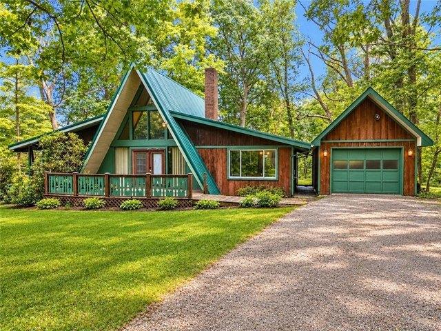 House for sale in Acme, Mount Pleasant Township
