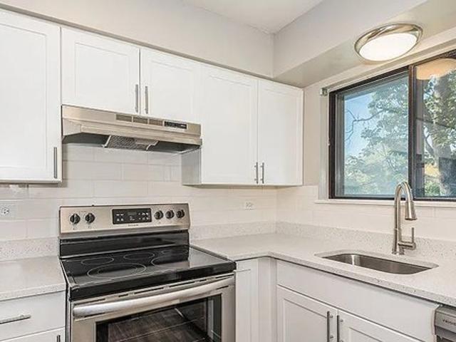 Condo for sale in Wheaton, Illinois