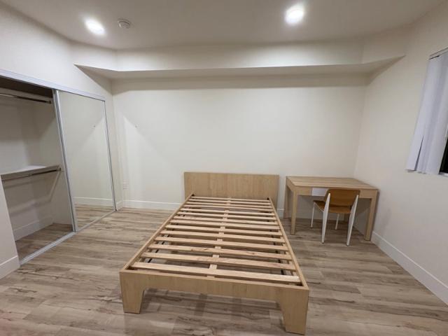 Room for rent in Canoga Park, California