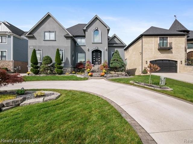 House for sale in Island Club Condos, Commerce Charter Township
