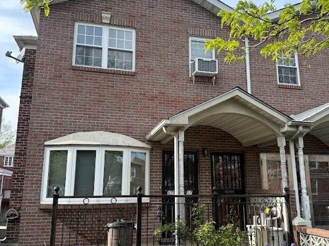 House for sale in Queens, Arverne