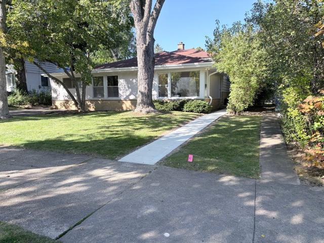 House for sale in Woodridge, Highland Park