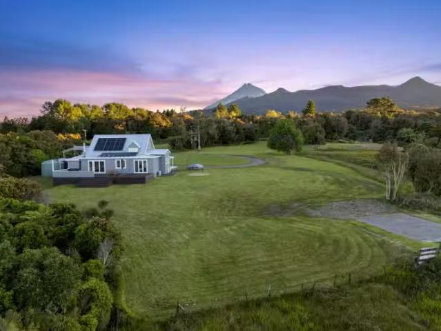 House for sale in Taranaki