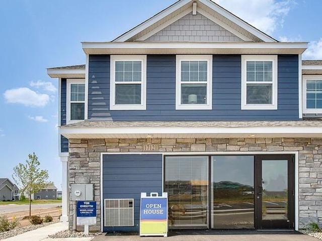 Townhouse for sale in Lakeville
