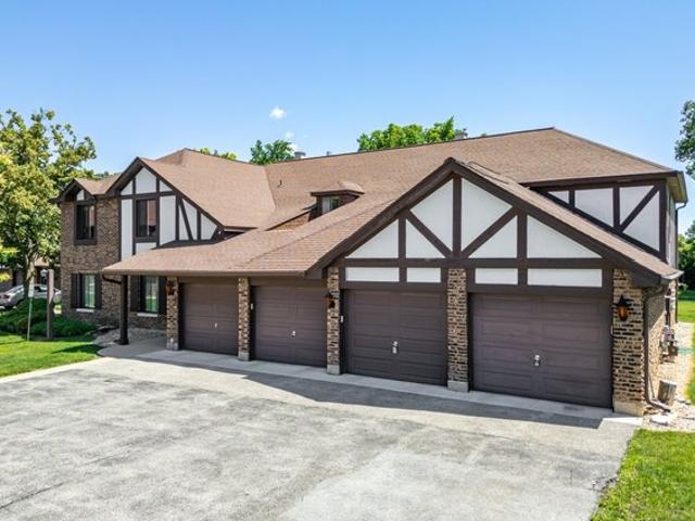 Condo for sale in Wheaton, Illinois
