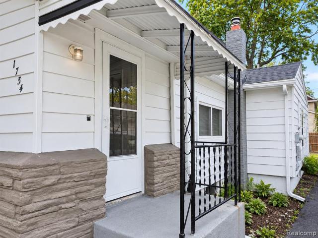 House for sale in Keego Harbor, Michigan