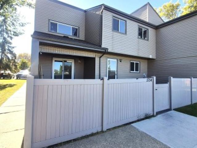 Townhouse for sale in Lakewood, Edmonton