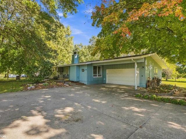 House for sale in Burlington, Des Moines County