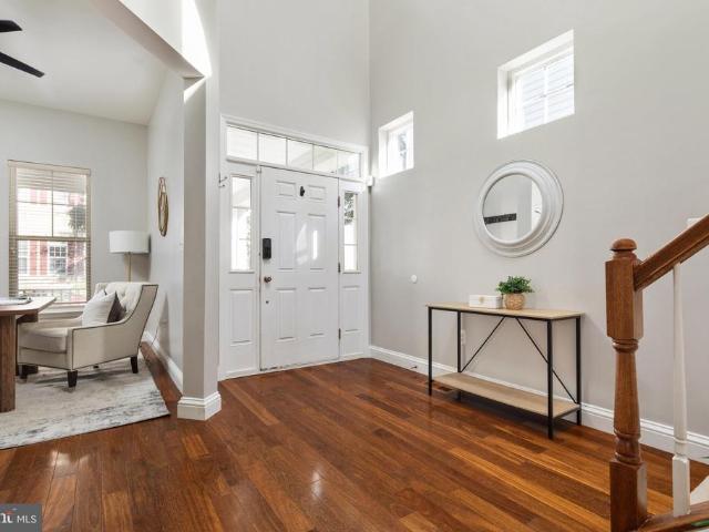 House for sale in Lakepoint, Round Hill